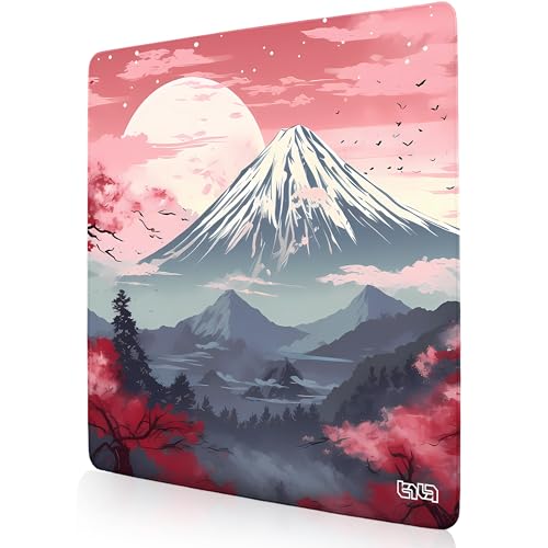 Tilt Schreibtischunterlage 50x50 cm Gaming Mauspad XXL | Rutschfester Mousepad Groß für Schreibtisch und PC Gadgets | Wasserdichter Desk Mat (Japanese Forest) von Tilt