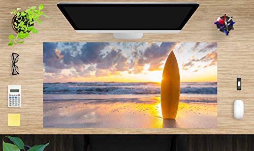 Schreibtischunterlage XXL mit integriertem Mousepad – “Surfbrett am Strand“ – aus strapazierfähigem Vinyl (Kunststoff) – 100 x 50 – Rutschfeste Schreibunterlage für besten Schutz – Made in Germany von Tischsetmacher