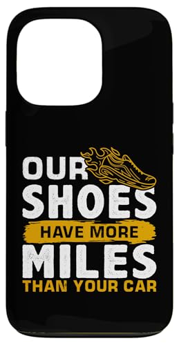 Unsere Schuhe haben mehr Kilometer als Ihr Auto Hülle für iPhone 13 Pro Unsere Schuhe haben mehr Kilometer als Ihr Auto Hülle für iPhone 13 Pro von Track And Field Sports Designs For Athletes