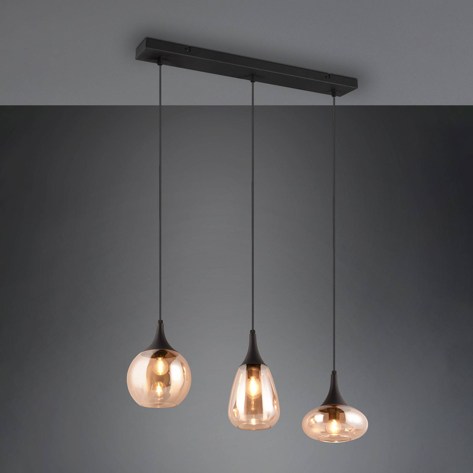 Hängeleuchte Lumina, 3-flammig, schwarz/amber, Glas Hängeleuchte Lumina, 3-flammig, schwarz/amber, Glas von Trio Lighting