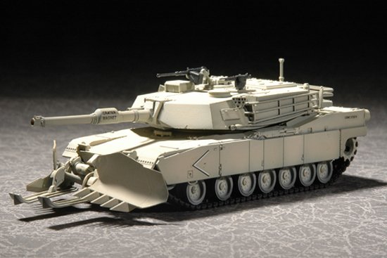 M1A1 with Mine Clearing Blade System von Trumpeter