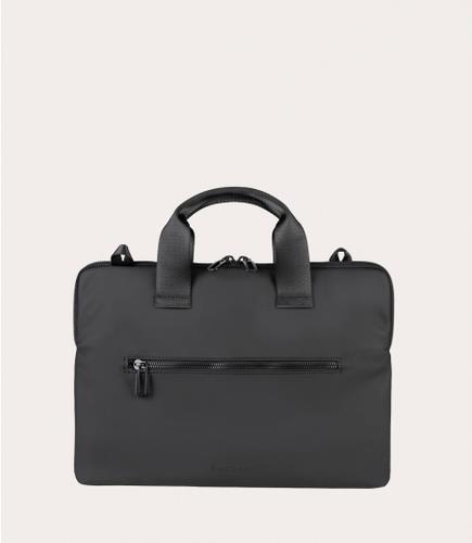 TUCANO GOMMO Slim Laptoptasche für Notebook 14 Zoll MacBook Pro 14 AIr 15 Zoll - Die Gommo-Taschen- und Accessoires-Linie besteht aus einem Material - welches aus recyceltem Kunststoff hergestellt wird - und zeichnet sich durch ein minimalistisches Design aus. Das Design besticht durch weiche Linien und markante Farbtöne. Das wasserfeste Material verfügt über eine matte Oberflächenbehandlung - die der Kollektion eine besondere - einzigartige Note verleiht. Wasserfeste Tasche aus gummiertem Material für bis zu 14 Laptops und das 15 MacBook Air. Die Gommo-Tasche verfügt über ein einzelnes gepolstertes Fach mit rutschfesten Eckklappen und eine praktische Außentasche für Zubehör. Mit abnehmbarem Schultergurt. Recycelte Flaschen pro Produkt 7 bis 9 Flaschen (BSGOM1314-BK) TUCANO GOMMO Slim Laptoptasche für Notebook 14 Zoll MacBook Pro 14 AIr 15 Zoll - Die Gommo-Taschen- und Accessoires-Linie besteht aus einem Material - welches aus recyceltem Kunststoff hergestellt wird - und zeichnet sich durch ein minimalistisches Design aus. Das Design besticht durch weiche Linien und markante Farbtöne. Das wasserfeste Material verfügt über eine matte Oberflächenbehandlung - die der Kollektion eine besondere - einzigartige Note verleiht. Wasserfeste Tasche aus gummiertem Material für bis zu 14 Laptops und das 15 MacBook Air. Die Gommo-Tasche verfügt über ein einzelnes gepolstertes Fach mit rutschfesten Eckklappen und eine praktische Außentasche für Zubehör. Mit abnehmbarem Schultergurt. Recycelte Flaschen pro Produkt 7 bis 9 Flaschen (BSGOM1314-BK) von Tucano