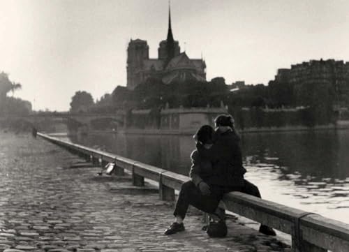 Tushita Postkarte schwarz weiß: Riverside Kiss, Paris von Tushita