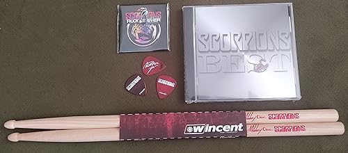Scorpions Best Of Fanpaket CD plus 3 original Scorpions Gitarren Plektren plus Original Scorpions Schlagzeug Sticks plus Kühlschrankmagnet von U N I V E R S A L