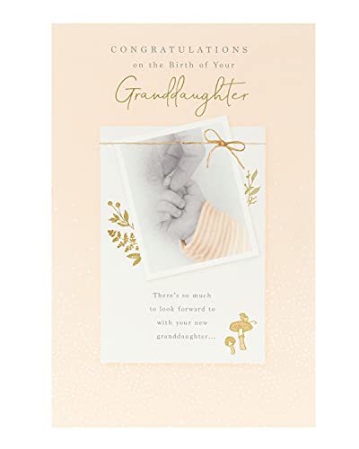 UK Greetings Glückwunschkarte zur neuen Enkelin – Glückwunschkarte für Mädchen – Baby-Karte von UK Greetings