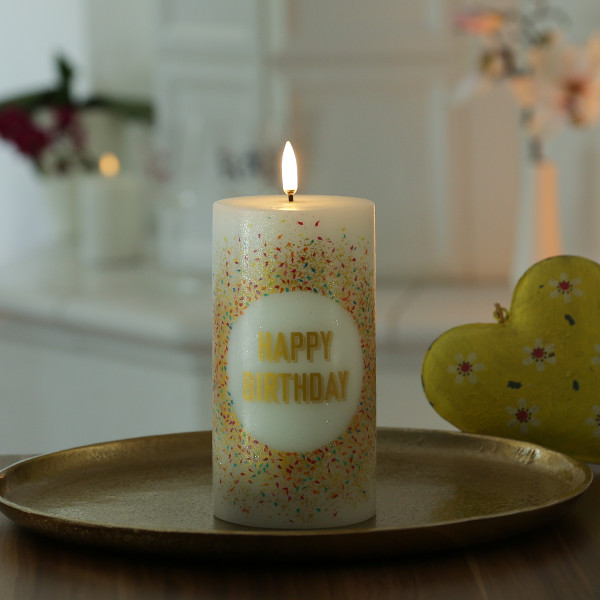 LED Kerze HAPPY BIRTHDAY - Echtwachs - H: 15cm - D: 7,8cm - Timer -... LED Kerze HAPPY BIRTHDAY - Echtwachs - H: 15cm - D: 7,8cm - Timer -... von UYUNI