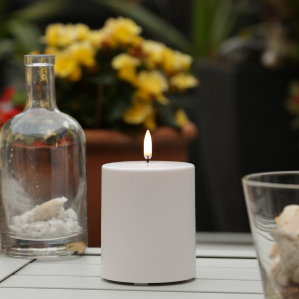 LED Kerze THEA - Kunststoff - Timer - H: 10cm - D: 8,4cm - bis zu 2... LED Kerze THEA - Kunststoff - Timer - H: 10cm - D: 8,4cm - bis zu 2... von UYUNI