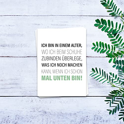 Ulrike Wathling Postkarte Ich bin in einem Alter wo ich beim Schuhe zubinden überlege, was ich noch machen kann, wenn ich schon mal unten bin | Sprüchekarte, Set:Einzel von Ulrike Wathling