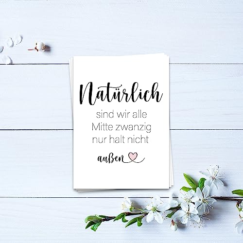 Ulrike Wathling Postkarte Natürlich sind wir alle Mitte 20 | Geburtstagskarte, Glückwunschkarte, Sprüchekarte, Karte mit Spruch, Set:10er Set von Ulrike Wathling