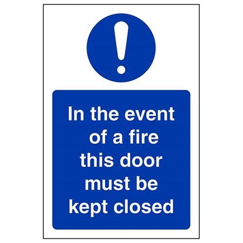 VSafety In The Event Of Fire This Door Must Be Closed, Hochformat, 100 x 150 mm, 1 mm starrer Kunststoff von V Safety