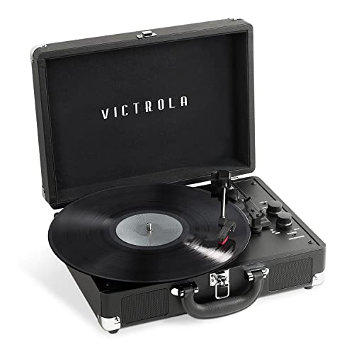 Victrola Journey+ Premium 3-Geschwindigkeits-Bluetooth-Kofferplattenspieler mit eingebauten Stereo-Lautsprechern, unterstützt RCA-Ausgang, Aux-in, Schwarz Victrola Journey+ Premium 3-Geschwindigkeits-Bluetooth-Kofferplattenspieler mit eingebauten Stereo-Lautsprechern, unterstützt RCA-Ausgang, Aux-in, Schwarz von Victrola