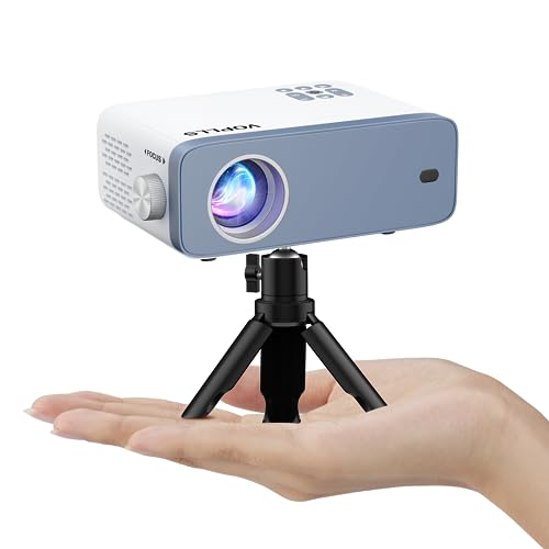 Mini Beamer, VOPLLS 15000L Beamer Full HD 1080P Unterstützt, Tragbar Video Projektor mit 50% Zoom, Heimkino Beamer für Handy Phone, Tablet/Laptop/PC/TV-Box Mini Beamer, VOPLLS 15000L Beamer Full HD 1080P Unterstützt, Tragbar Video Projektor mit 50% Zoom, Heimkino Beamer für Handy Phone, Tablet/Laptop/PC/TV-Box von VOPLLS