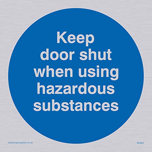 Viking Schilder mn660-s10-s "Keep Tür Shut, wenn Verwendung von gefährlichen Substanzen" Schild, starr silber Kunststoff, 100 mm H x 100 mm W von Viking Signs