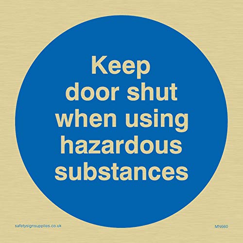 Viking Schilder mn660-s85-g "Keep Tür Shut, wenn Verwendung von gefährlichen Substanzen" Schild, starr gold Kunststoff, 85 mm H x 85 mm w von Viking Signs