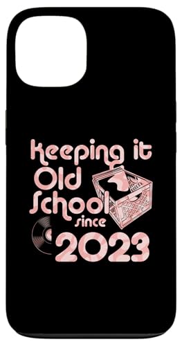 Keeping It Old School — seit 2023: Kiste voller Schallplatten Hülle für iPhone 13 Keeping It Old School — seit 2023: Kiste voller Schallplatten Hülle für iPhone 13 von Vinyl Record Collecting Girl Birthday Party Supply