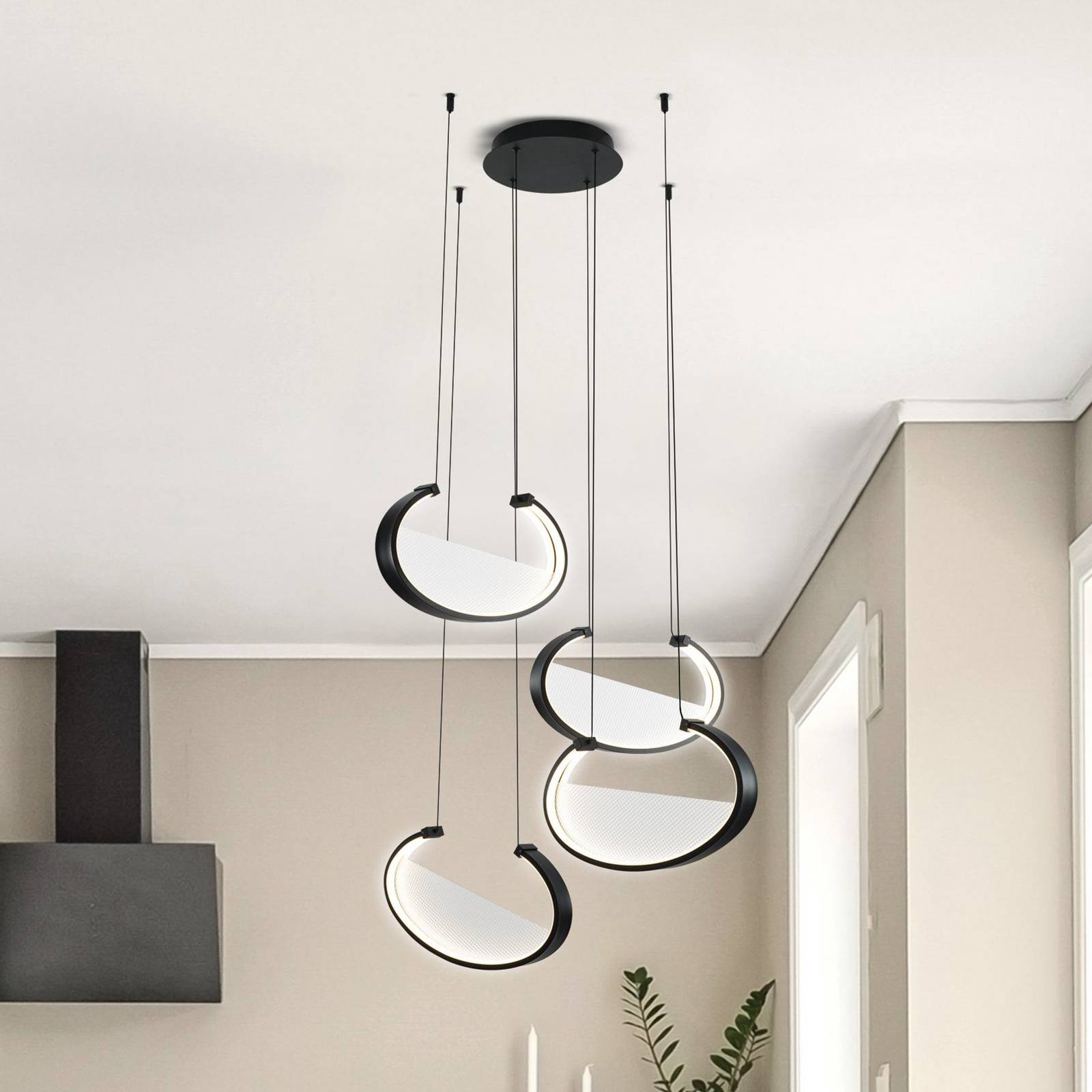 LED-Hängelampe Adele, Ø 75 cm, schwarz, Metall, 4-flg. LED-Hängelampe Adele, Ø 75 cm, schwarz, Metall, 4-flg. von Viokef