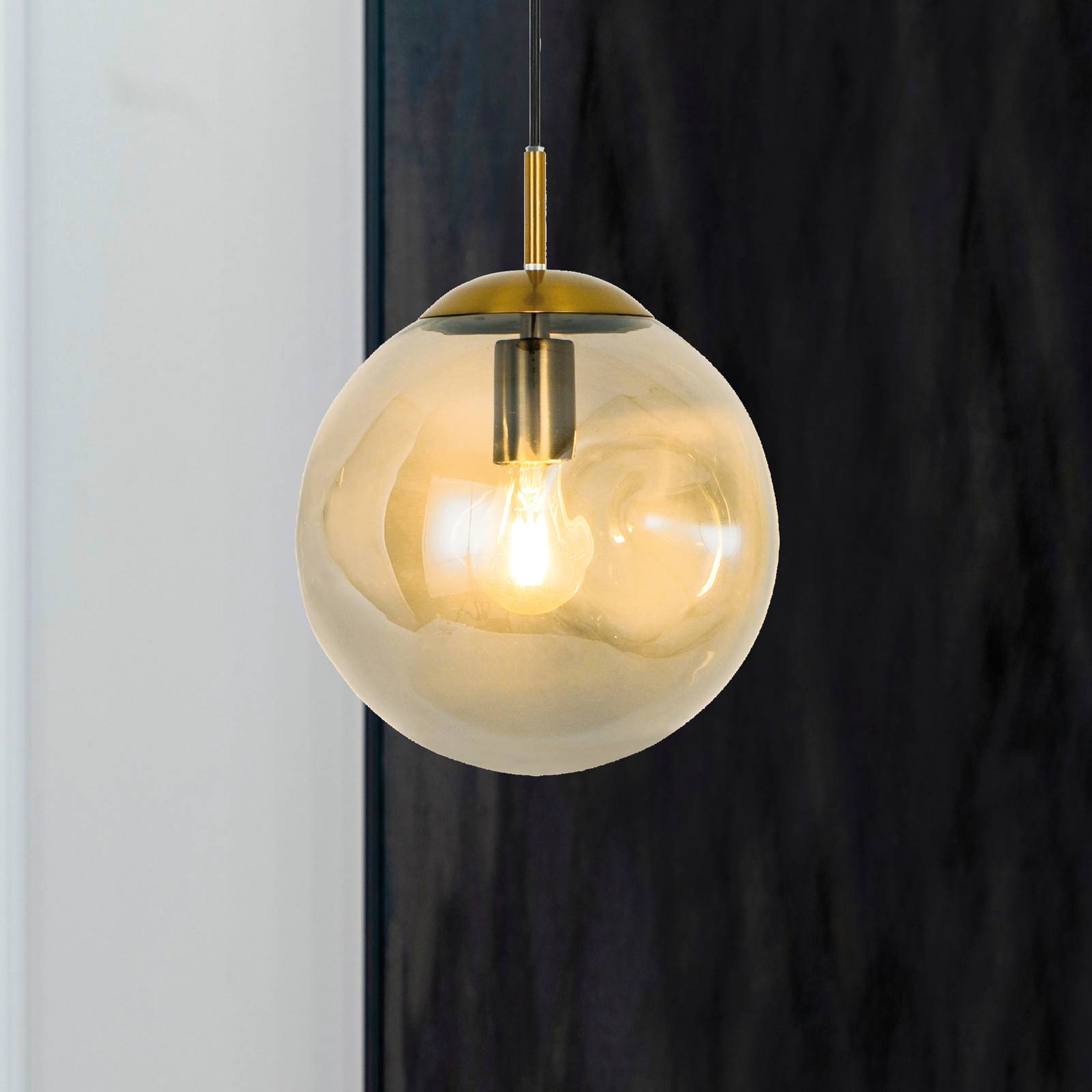 Pendelleuchte Oscar mit Glasschirm, amber Pendelleuchte Oscar mit Glasschirm, amber von Viokef