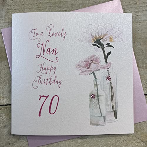 WHITE COTTON CARDS BD 52-177.80 Dandelion cm, Happy Birthday to a Lovely Nan 177.80 cm, zum 70. Geburtstag, handgemacht, Weiß von WHITE COTTON CARDS