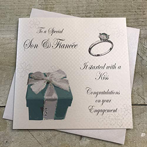 White Cotton Cards PD223 "To A Special Son und Verlobte IT STARTED WITH A KISS Congratulations on your engagement" handgefertigt Verlobungsring Karte von WHITE COTTON CARDS