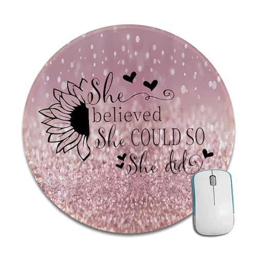 Mauspad mit inspirierendem Zitat, rutschfeste Gummiunterseite, dekoratives Mauspad für Wohnheim, Büro, Zuhause (Inspirational She Believed 2) von WHLBHG