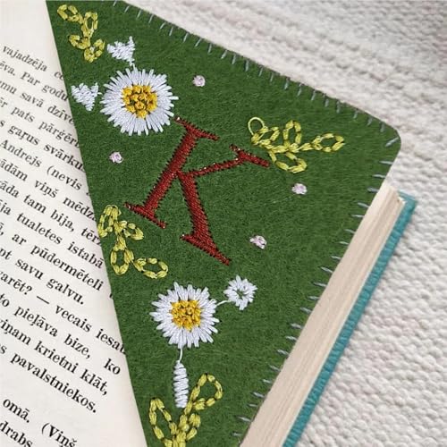 Gesticktes Lesezeichen 2 STÜCK Buchstaben, personalisierbar, besticktes Ecklesezeichen, Vier Jahreszeiten, lustiges Lesezeichen, Dekoration, handgefertigt, individuell handgenäht for Kinder(Green K) Gesticktes Lesezeichen 2 STÜCK Buchstaben, personalisierbar, besticktes Ecklesezeichen, Vier Jahreszeiten, lustiges Lesezeichen, Dekoration, handgefertigt, individuell handgenäht for Kinder(Green K) von WLIHDB