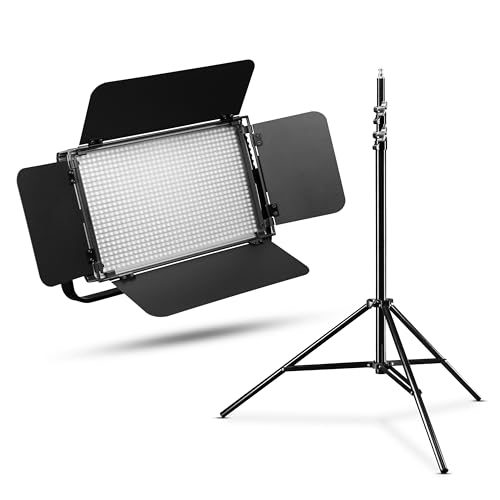 Walimex pro LED Niova 900 Plus Daylight + WT-806 Lampenstativ – Set aus Tageslicht-LED-Flächenleuchte + Lampenstativ, 54W, 5600K, 6500LM, CRI 97Ra, DMX, Akkubetrieb, 9m Kabel, 102-256cm Höhe, 22819 von Walimex pro