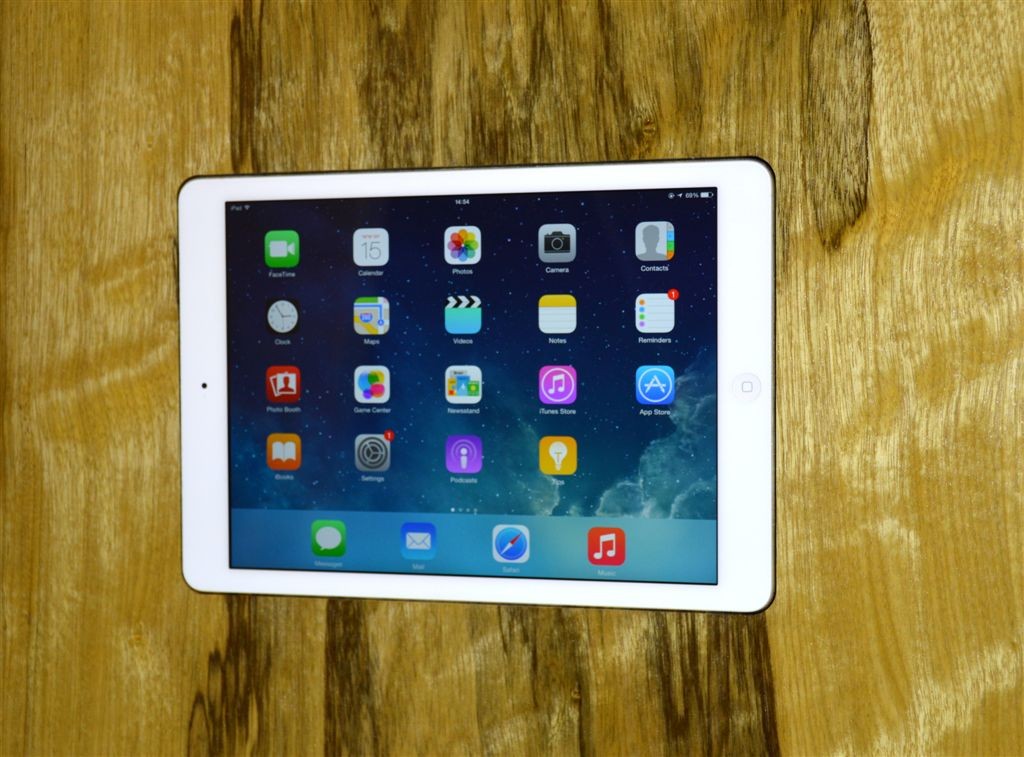 Wall-Smart Solid Surface - iPad Wandhalterung Wall-Smart Solid Surface - iPad Wandhalterung von Wall-Smart