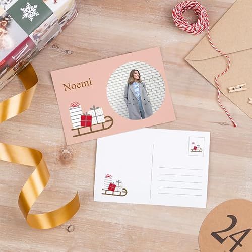 Wanapix | Personalisierte Weihnachtskarten mit Foto un Text | Einseitig laminiert (Glanz Finish) | Originelle Postkarten | 15x10 cm | 1 Stück | Schlitten mit Geschenken von Wanapix