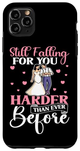 Hochzeitsbraut: Ich verliebe mich immer noch härter in dich als je zuvor Hülle für iPhone 11 Pro Max Hochzeitsbraut: Ich verliebe mich immer noch härter in dich als je zuvor Hülle für iPhone 11 Pro Max von Wedding Bride Designs For Bridal Shower