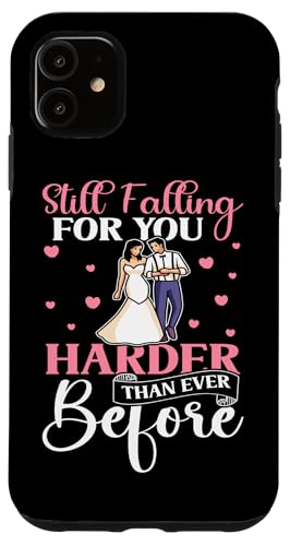 Hochzeitsbraut: Ich verliebe mich immer noch härter in dich als je zuvor Hülle für iPhone 11 Hochzeitsbraut: Ich verliebe mich immer noch härter in dich als je zuvor Hülle für iPhone 11 von Wedding Bride Designs For Bridal Shower