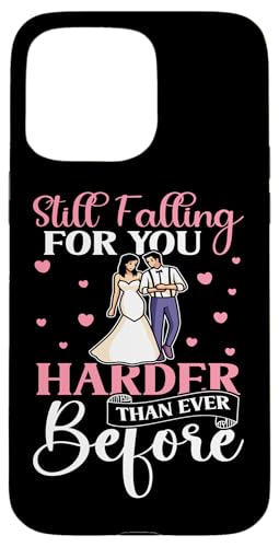 Hochzeitsbraut: Ich verliebe mich immer noch härter in dich als je zuvor Hülle für iPhone 15 Pro Max Hochzeitsbraut: Ich verliebe mich immer noch härter in dich als je zuvor Hülle für iPhone 15 Pro Max von Wedding Bride Designs For Bridal Shower
