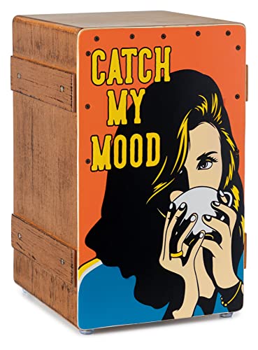 XDrum Design Series Cajon “Catch my mood” - Designer-Cajon mit Pop Art-Aufdruck - Integrierter Bass Port - Korpus aus HPL in Bananenkisten-Optik - Fest installierter Snare-Teppich von XDrum