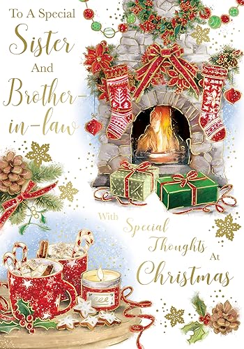 "Express Yourself" Weihnachtskarte für besondere Schwester und Schwager mit besonderen Gedanken an Weihnachten - weißes Thema mit zwei Coups, Kerze und einigen Geschenken in der Nähe von Lagerfeuer von Xpress Yourself
