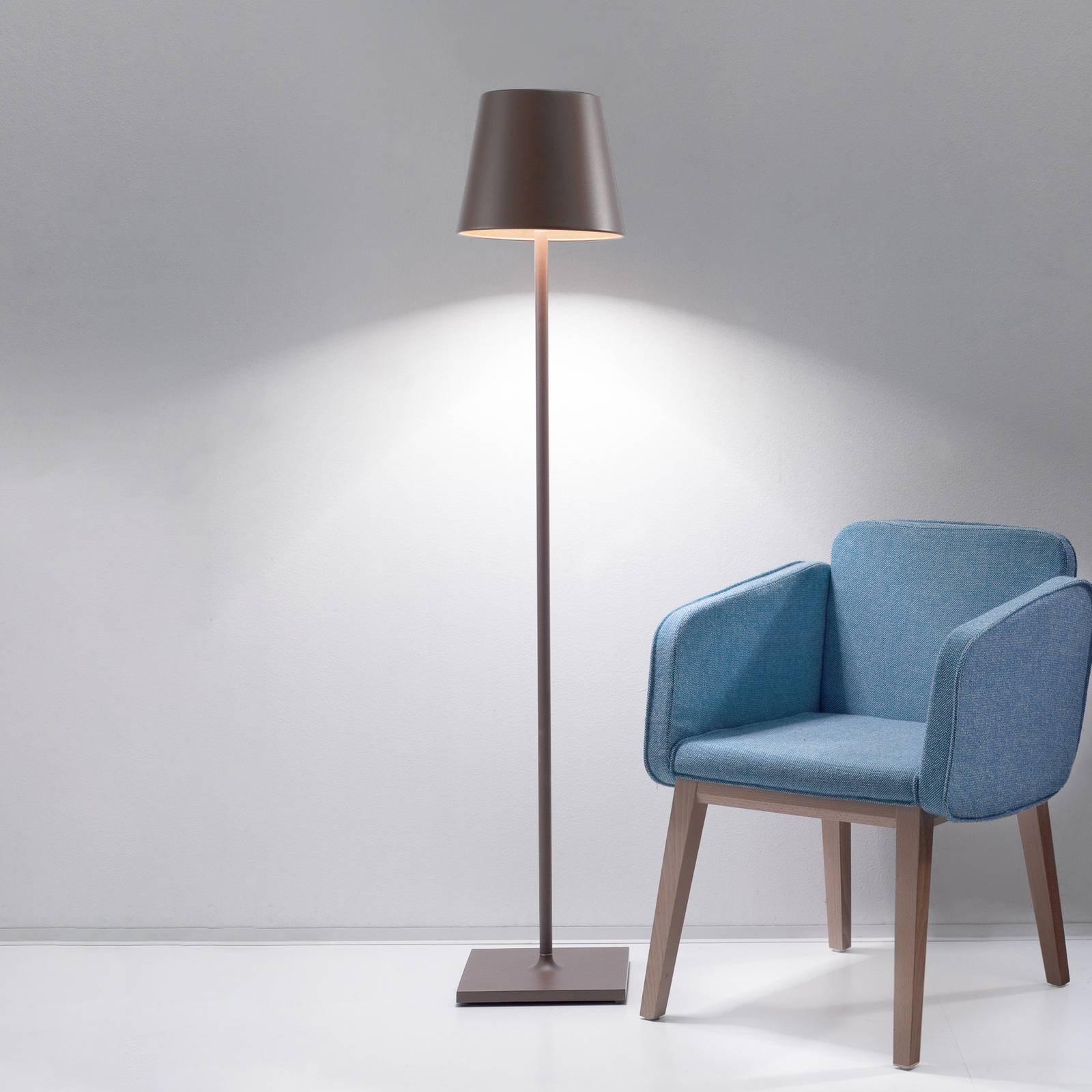 Zafferano Poldina XXL Akku-Stehlampe IP54 corten Zafferano Poldina XXL Akku-Stehlampe IP54 corten von Zafferano