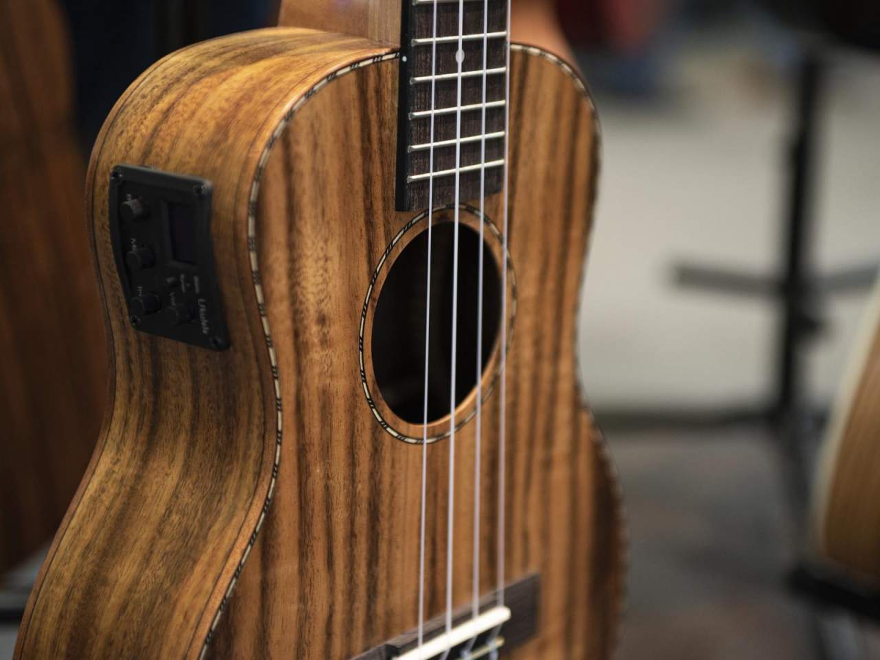 DIMAVERY UK-300 Tenor-Ukulele, Mango DIMAVERY UK-300 Tenor-Ukulele, Mango