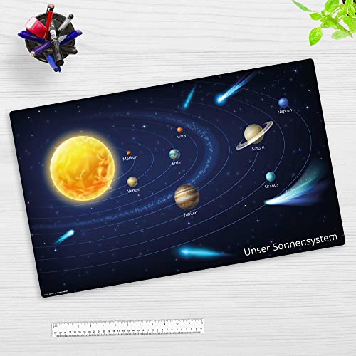 Die Original Schreibtischunterlage für Kinder – “Sonnensystem Weltall“ – aus erstklassigem Vinyl (Kunststoff) – 65 x 40 cm – Rutschfeste Schreibunterlage mit bestem Schutz – Made in Germany von coveryourdesk www.cover-your-desk.de