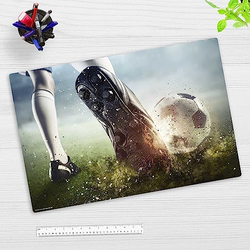 Schreibtischunterlage abwischbar für Kinder und Erwachsene – Fußball Elfmeter Schuss und Tor – 60 x 40 cm – aus hochwertigem Vinyl - Made in Germany von coveryourdesk www.cover-your-desk.de