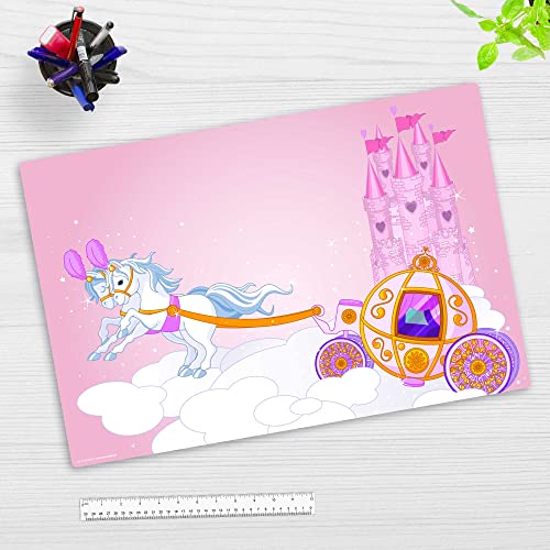 Schreibtischunterlage für Kinder - Mädchen – “Weiße Pferde mit Kutsche und rosa Schloss“ – aus erstklassigem Vinyl (Kunststoff) – 60 x 40 cm – Made in Germany von coveryourdesk www.cover-your-desk.de