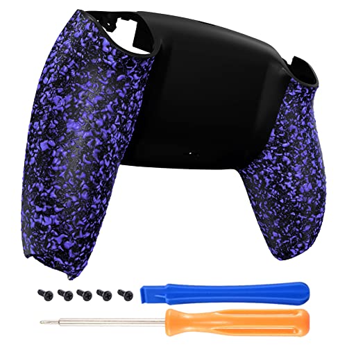 eXtremeRate Strukturiertes lilafarbenes rutschfestes Gehäuse Unterschale kompatibel mit PS5 Controller, 3D-Spritzabdeckung, Spielverbesserung, Ersatz-Rückschale, kompatibel mit PS5-Controller von eXtremeRate