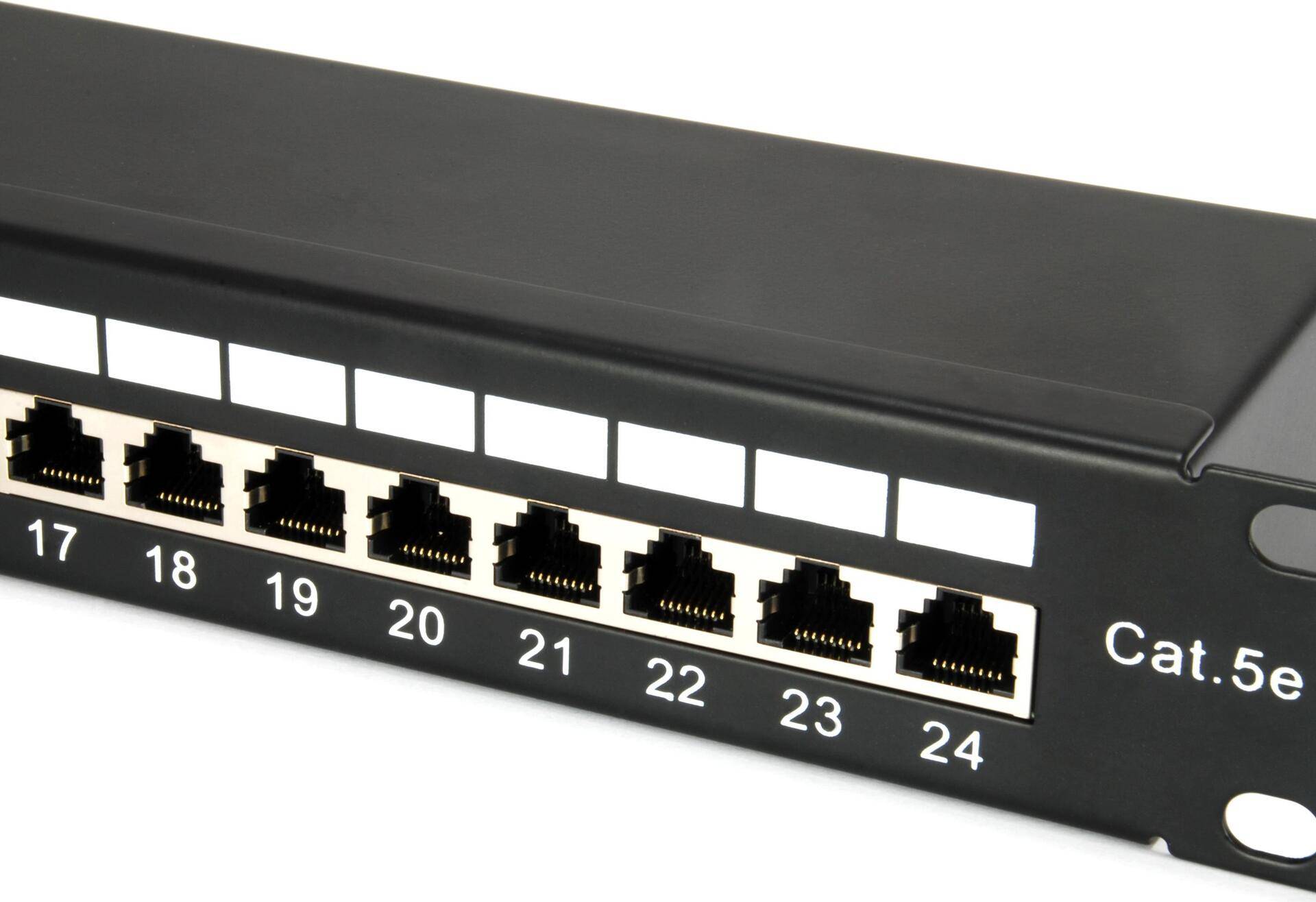 equip Pro - Patch Panel - CAT 5e - RJ-45 X 24 - Schwarz - 1U - 48.3 cm (19) von equip