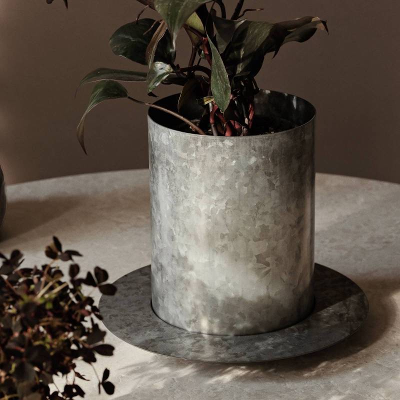 ferm LIVING Blumentopf Auran, grau, Höhe 21 cm, Eisen von ferm LIVING