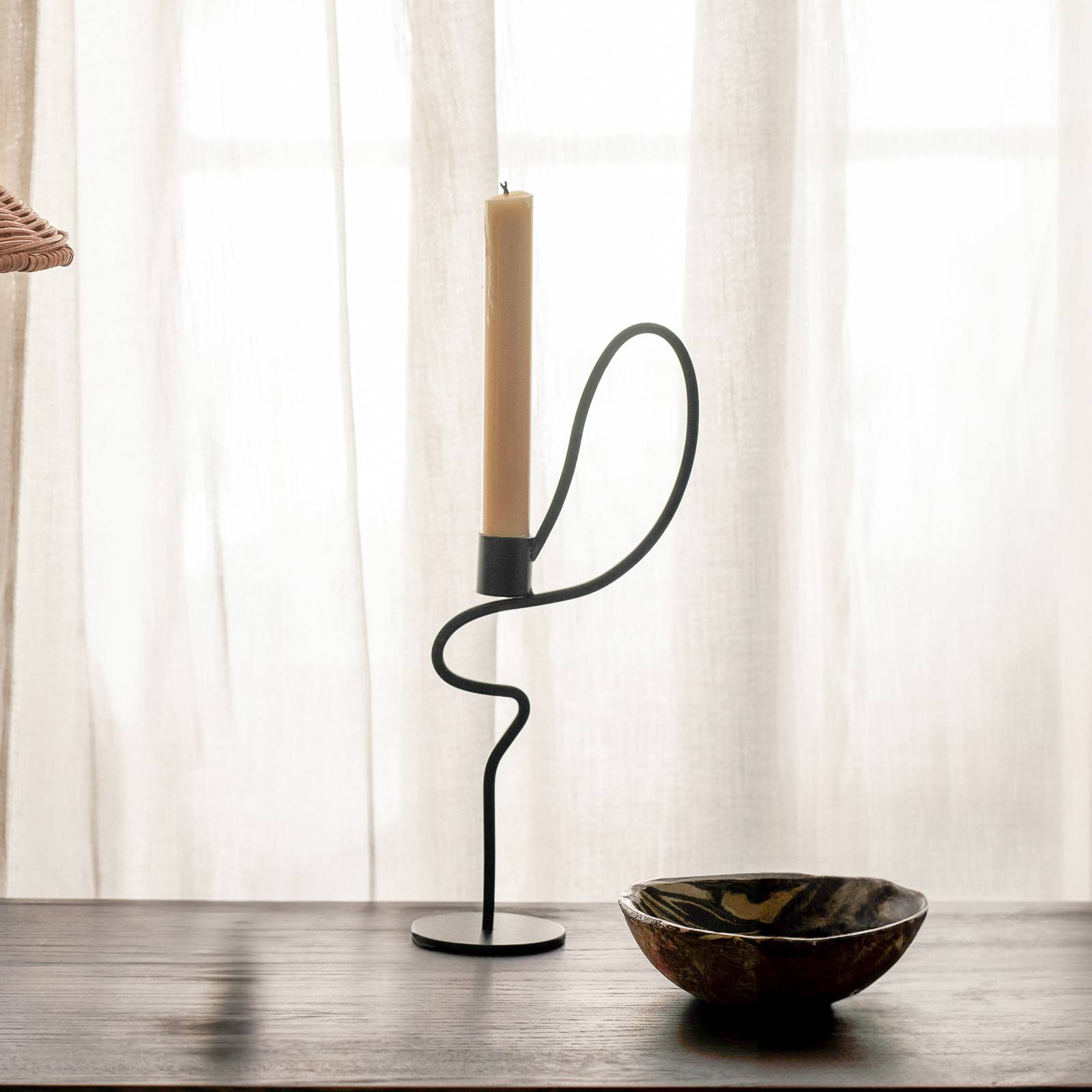 ferm LIVING Kerzenständer Valse Tall, schwarz, Eisen ferm LIVING Kerzenständer Valse Tall, schwarz, Eisen von ferm LIVING