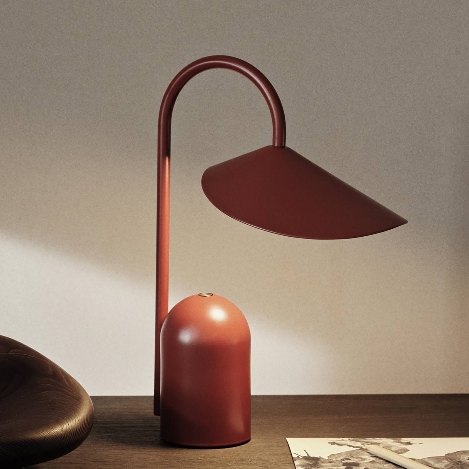 ferm LIVING LED-Akku-Tischleuchte Arum, rot, dimmbar, IP44 ferm LIVING LED-Akku-Tischleuchte Arum, rot, dimmbar, IP44 von ferm LIVING