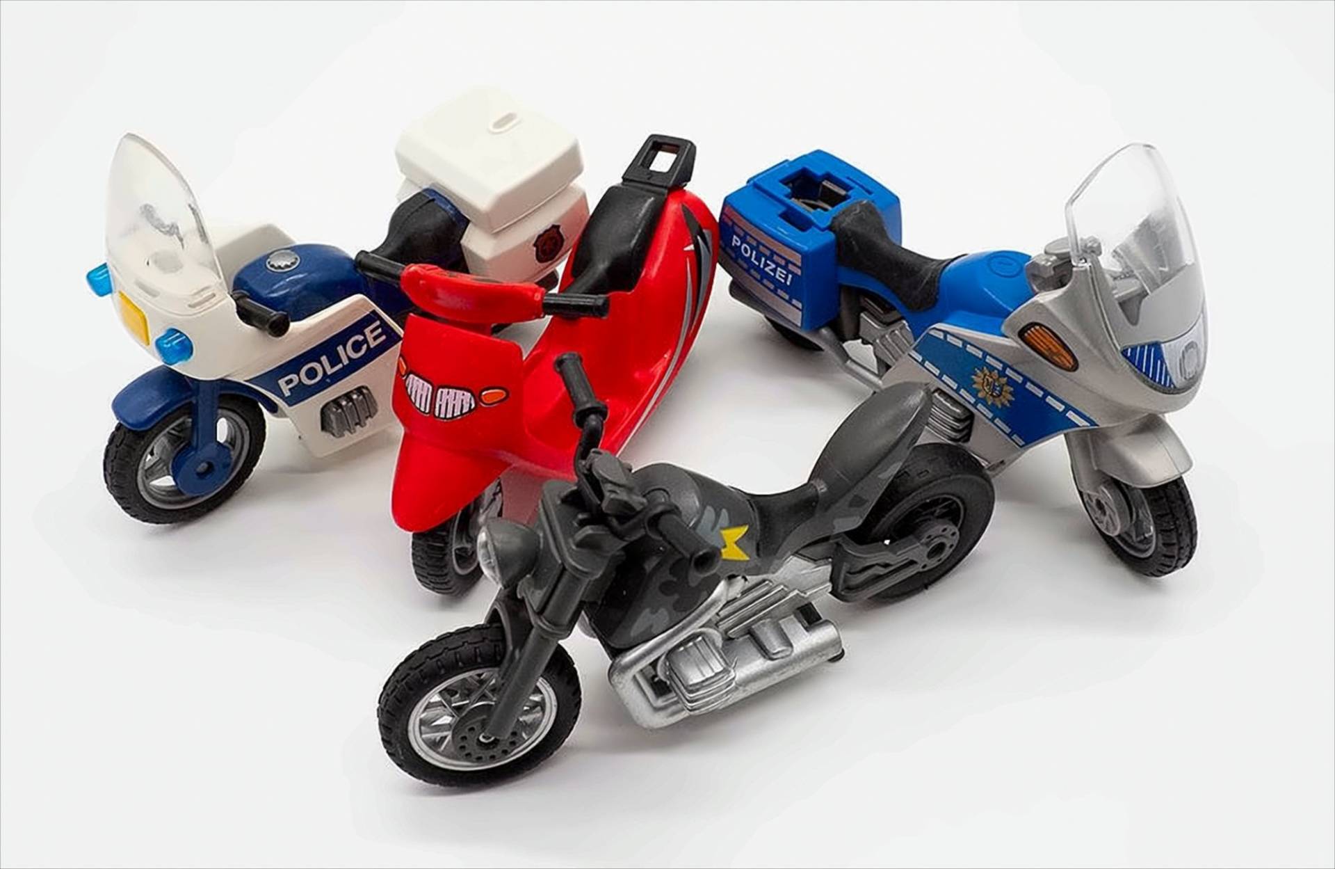 Playmobil 4 Motorräder / Motorroller von geobra Brandstätter Stiftung & Co. KG