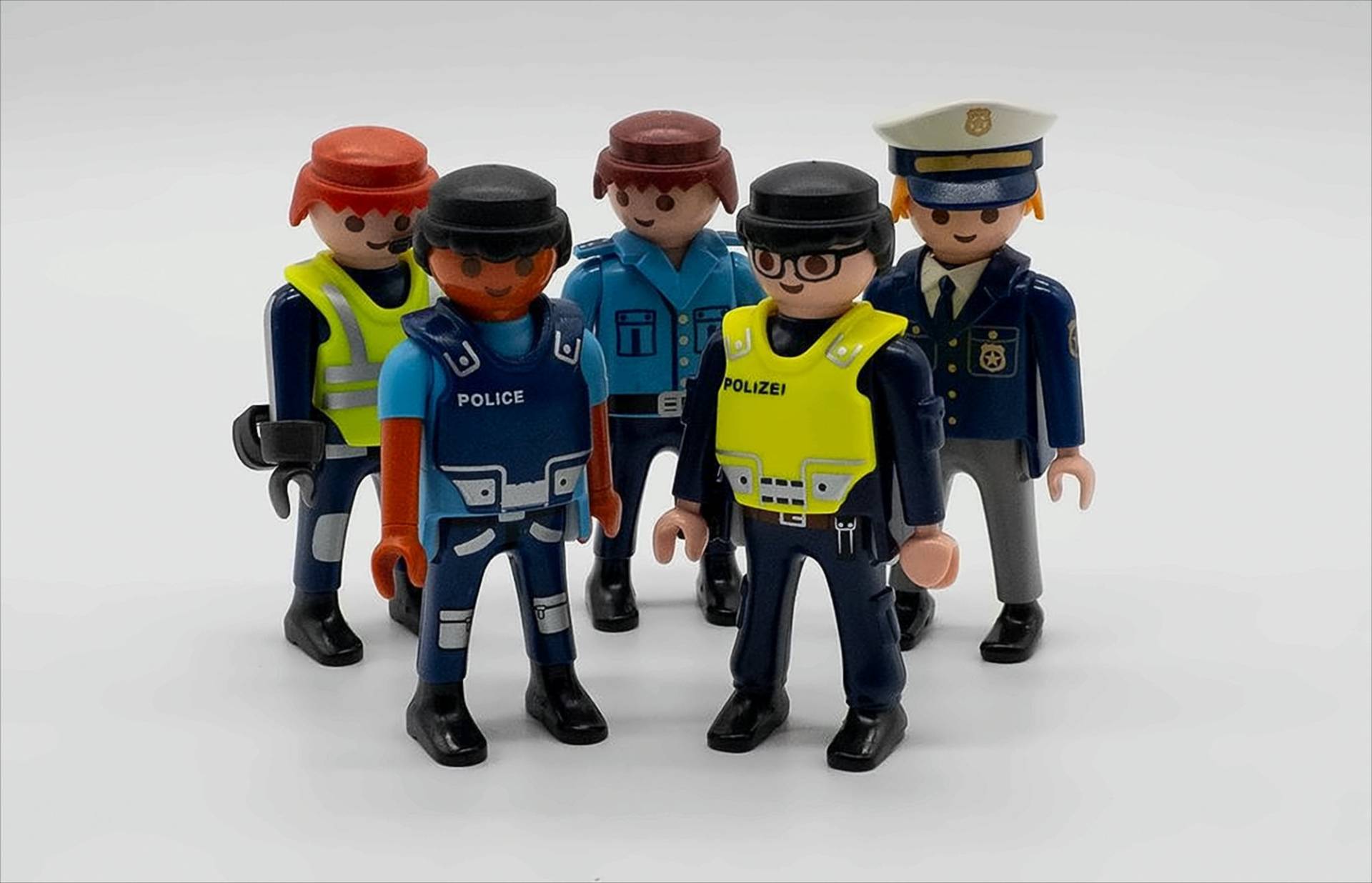 Playmobil 5 Polizisten von geobra Brandstätter Stiftung & Co. KG