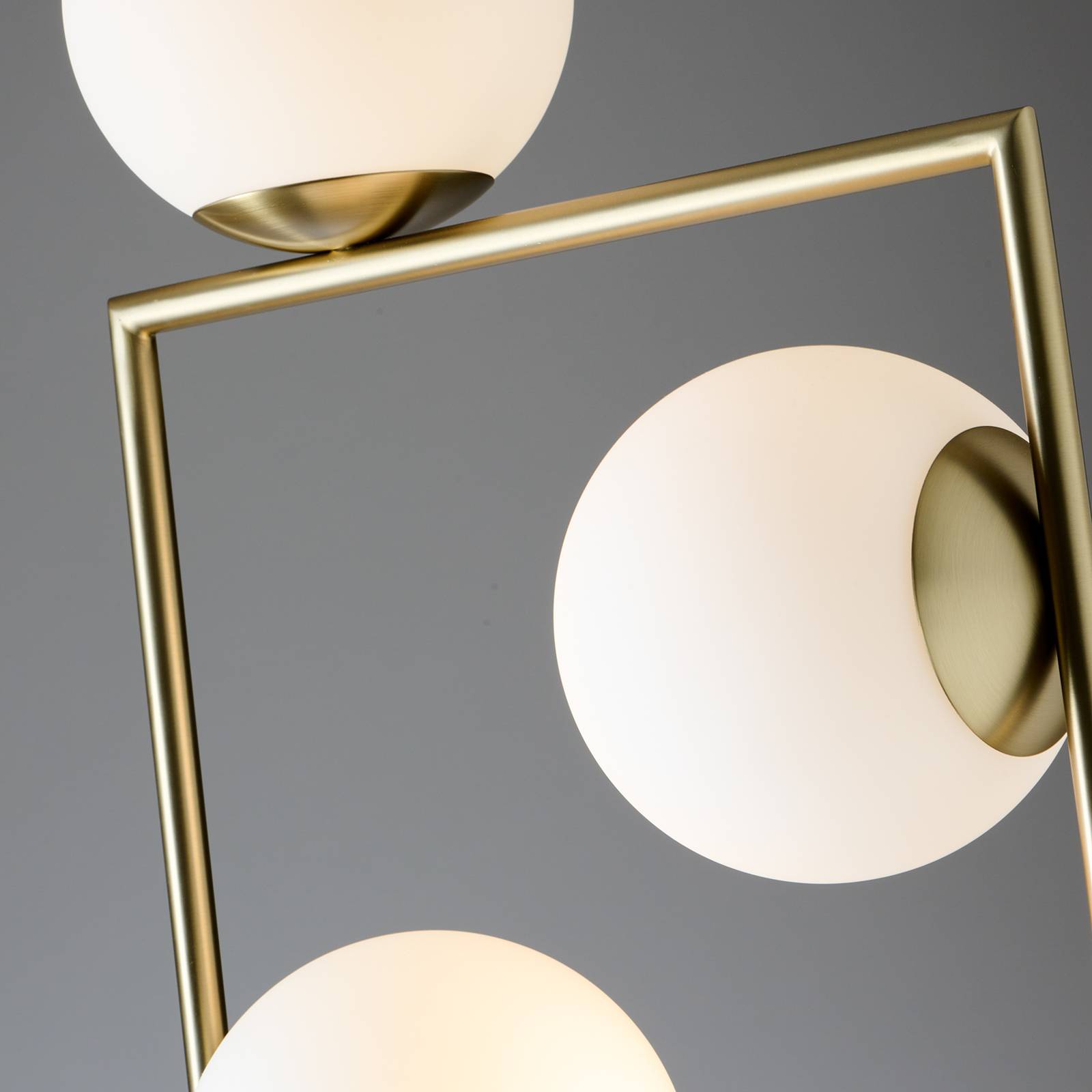 Stehleuchte Buble, gold, sechs Opalglasschirme Stehleuchte Buble, gold, sechs Opalglasschirme von miloox by Sforzin