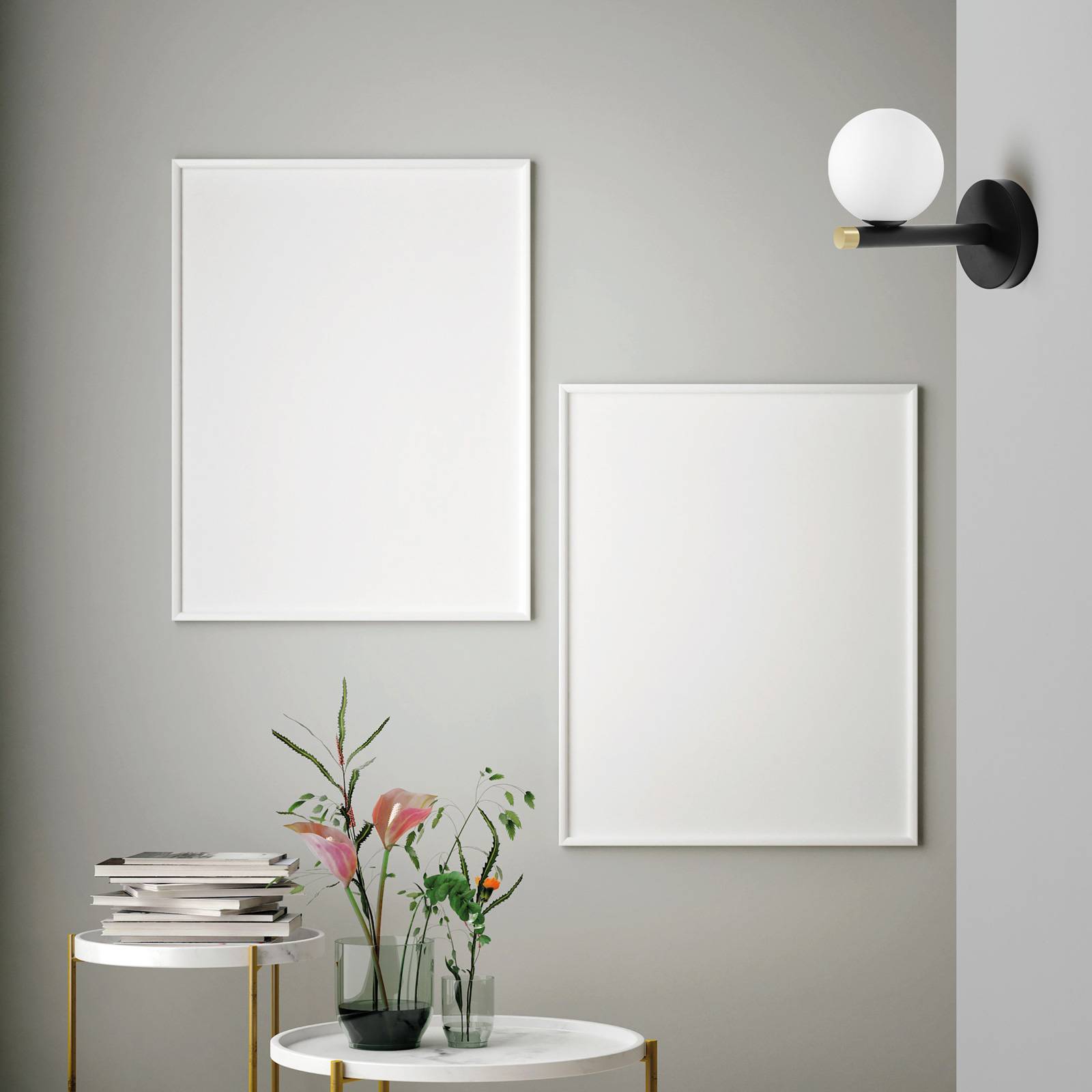 Wandleuchte Pomì mit weißer Glaskugel Wandleuchte Pomì mit weißer Glaskugel von miloox by Sforzin