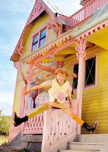 10er-Pack: Postkarte A6 +++ PIPPI LANGSTRUMPF von modern times +++ PL PIPPI VOR VILLA KUNTERBUNT +++ KARTENKOMBINAT © Saltkråkan AB & AB Svensk Filmind von modern times