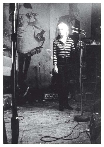 Postkarte A6 +++ SCHWARZ-WEISS von modern times +++ BLONDIE +++ ARTCONCEPT/NEWS © GODLIS von modern times