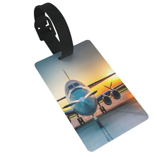 Wiederverwendbare Gepäckanhänger mit Flugzeugdruck bei Sonnenuntergang - Stylisches Reisezubehör von njkhbolk